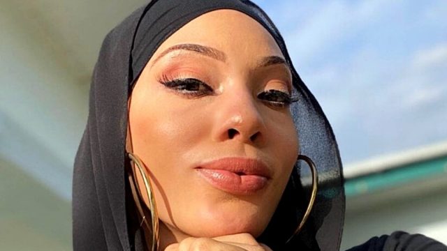 90 Day Fiance Shaeeda Sween Strikes A Pose In Stylish Outfit While Out