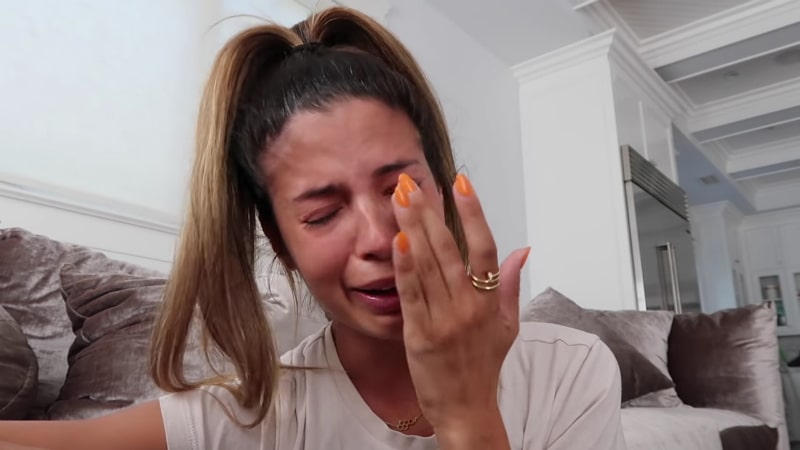 laura lee crying as she apologizes for sending racist tweets - larlarlee instagram follower count