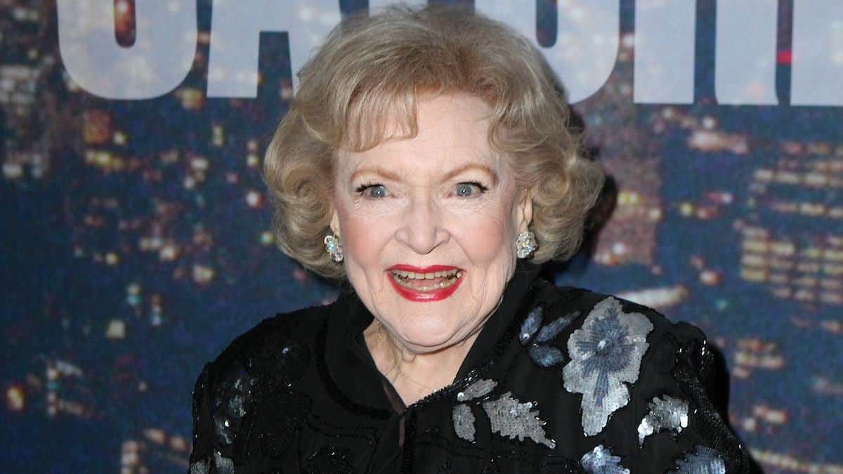 Betty White Death Hoax Actress Isnt Really Dead As Fake Twitter Posts Claim