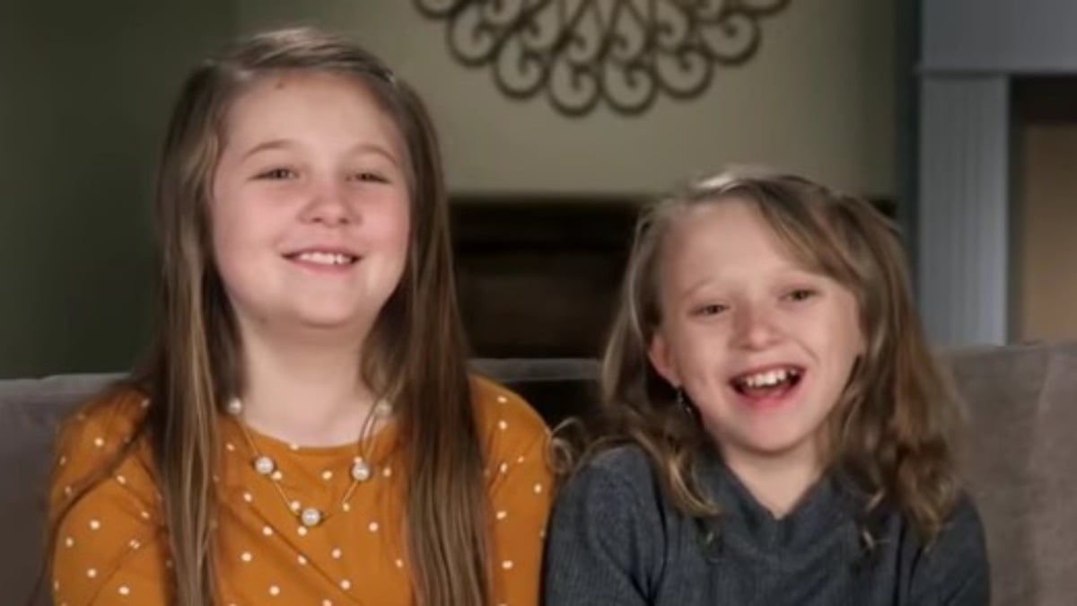 Jordyn and Josie in a Counting On confessional.