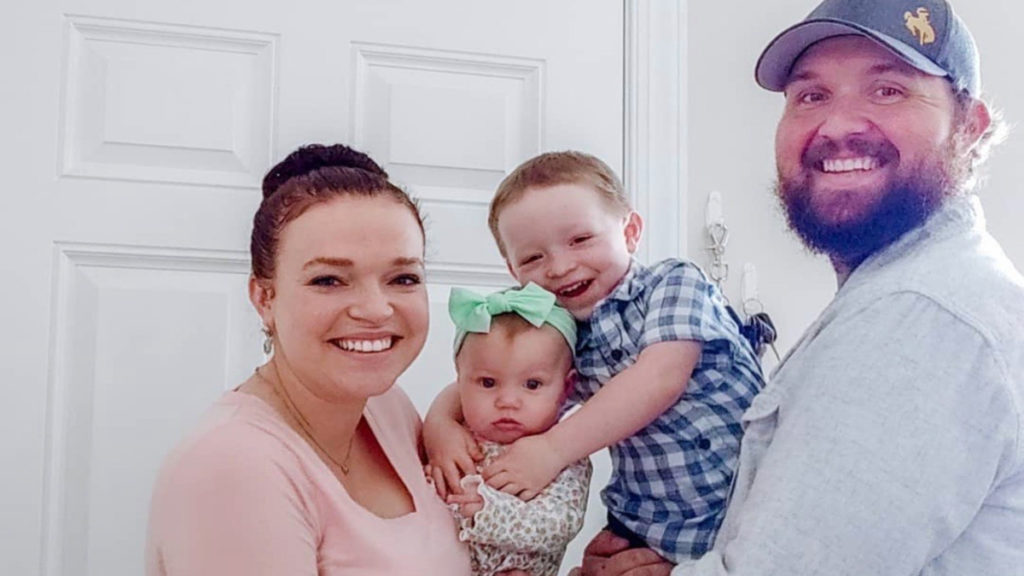 Sister Wives Mom Maddie Brown-Brush Shares Daughter Evie Walking On Her ...