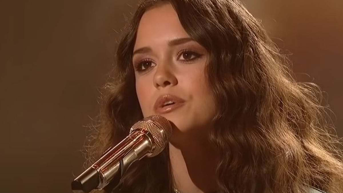 Casey Bishop singing on American Idol