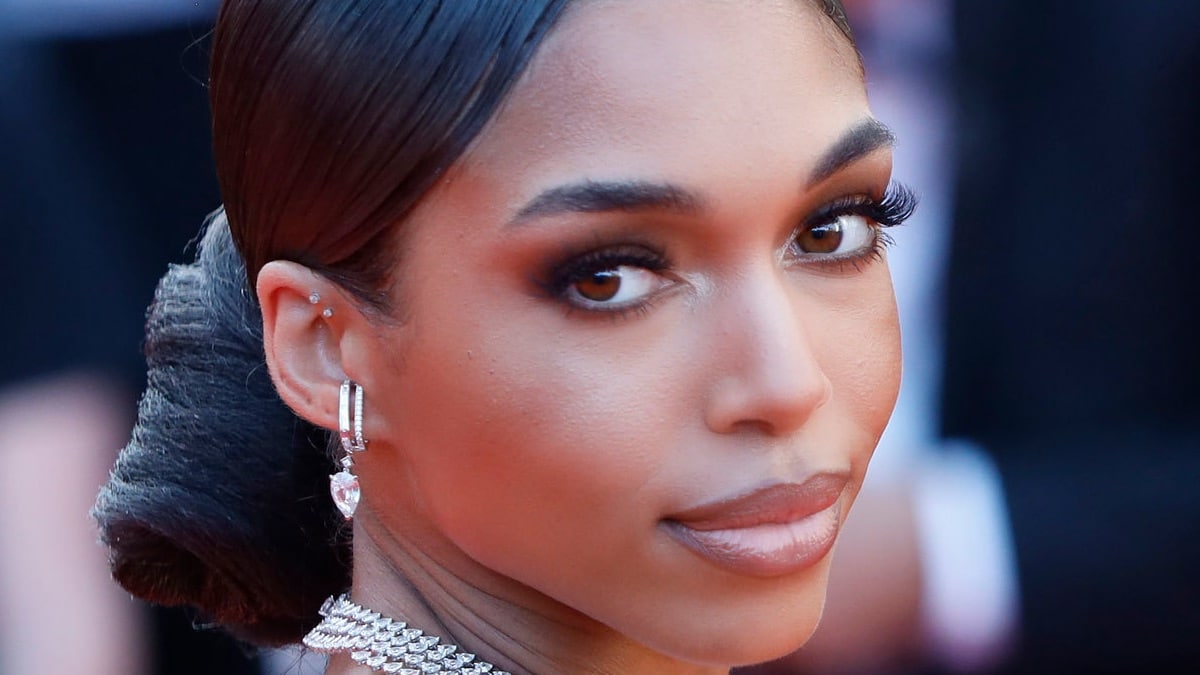 Lori Harvey goes strapless, wears amazing 130 carats in diamonds