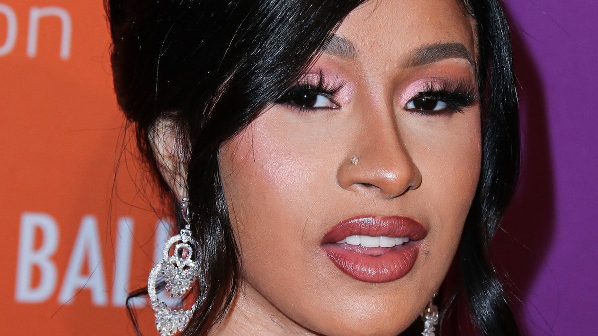 Cardi B Shows Off Her Curves In Skintight Spandex And Heels ...