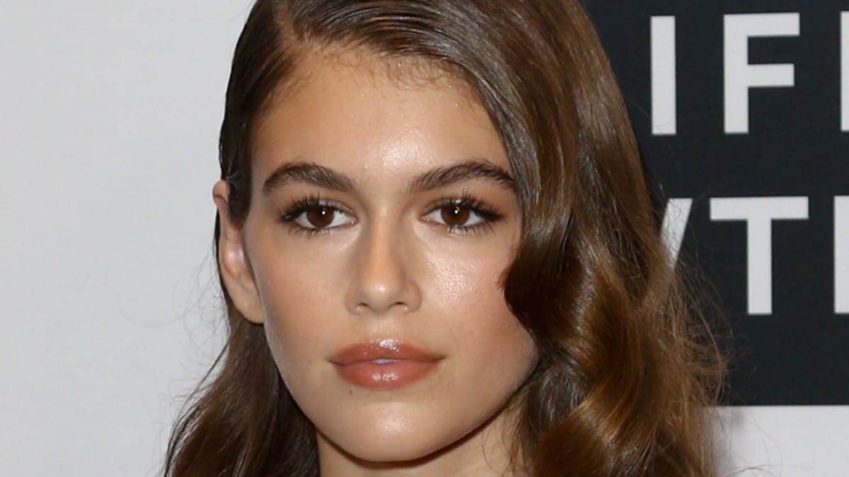 Close up of Kaia Gerber on the red carpet