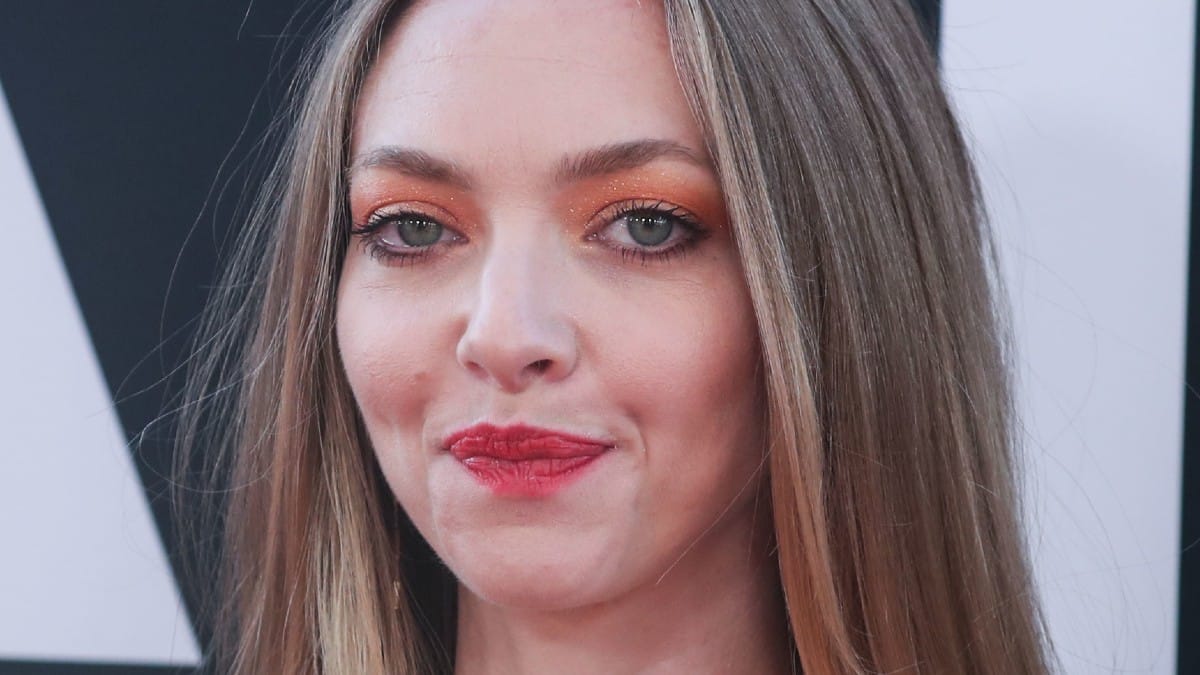 Amanda Seyfried Opens Up About Regretting Nude Scene At 19 Didn T Want To Upset Anyone