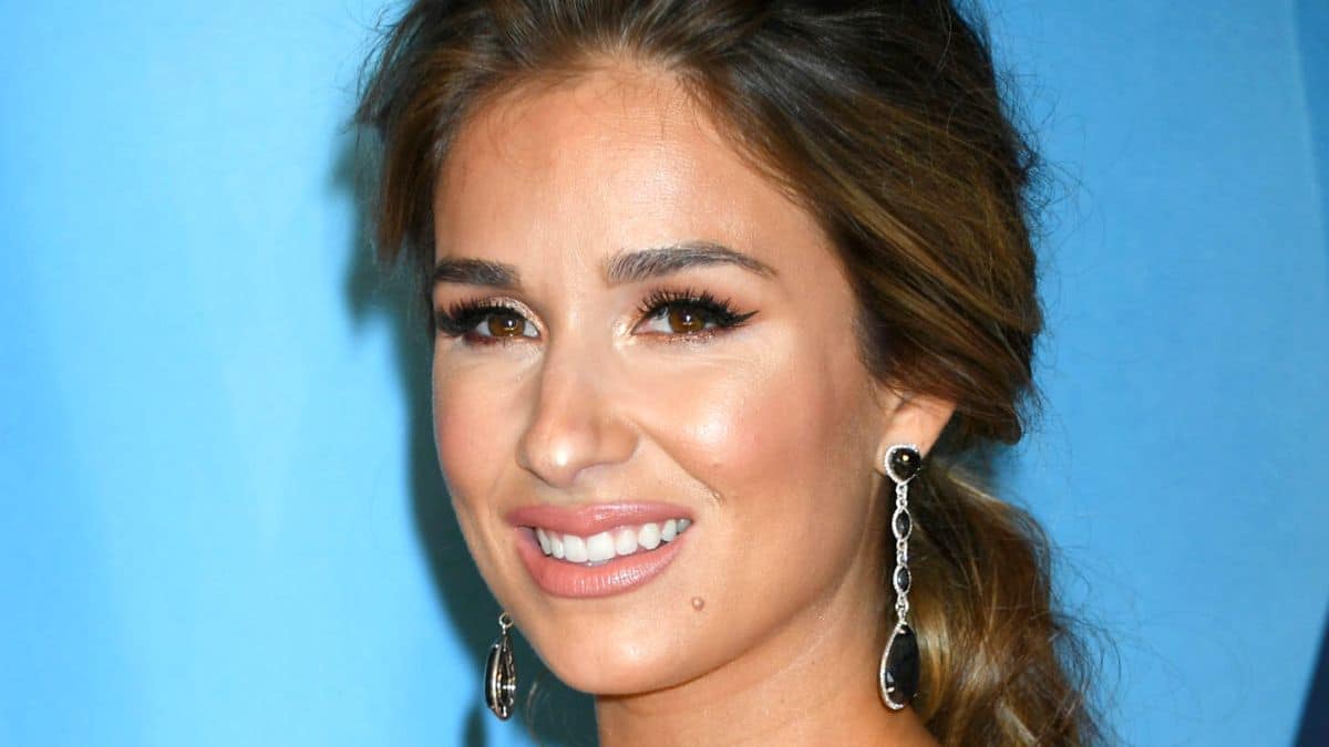 Jessie James Decker In Skintight Spandex Shows Off Incredible Flexibility For Dwts 