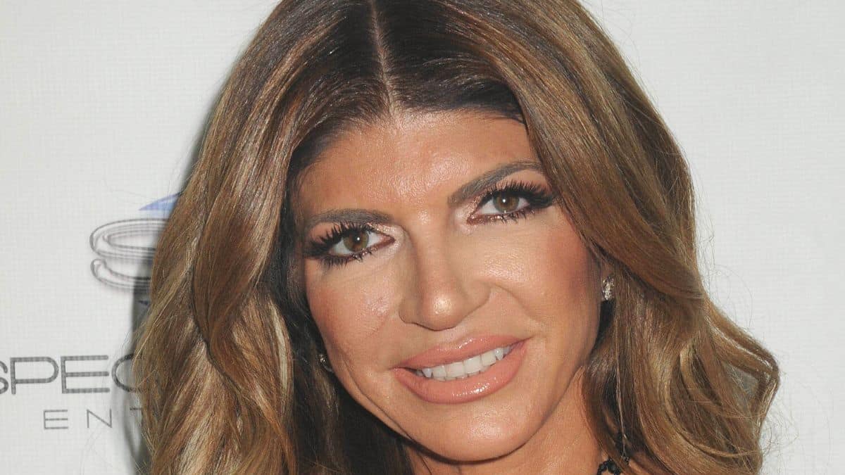 Rhonj Teresa Giudice Shows Off Toned Abs In Belly Baring White Outfit