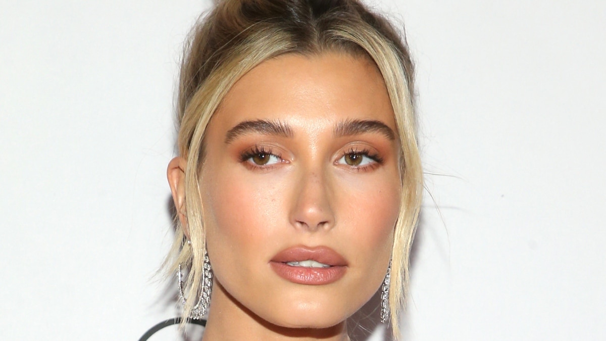 Hailey Bieber Flaunts Her Undies Poses Pantless In Oversized Sweatshirt Tanvir Ahmed Anontow