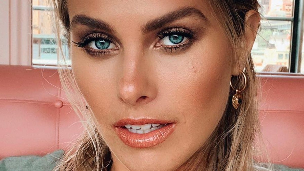 Natalie Roser Shares Incredible Ocean View