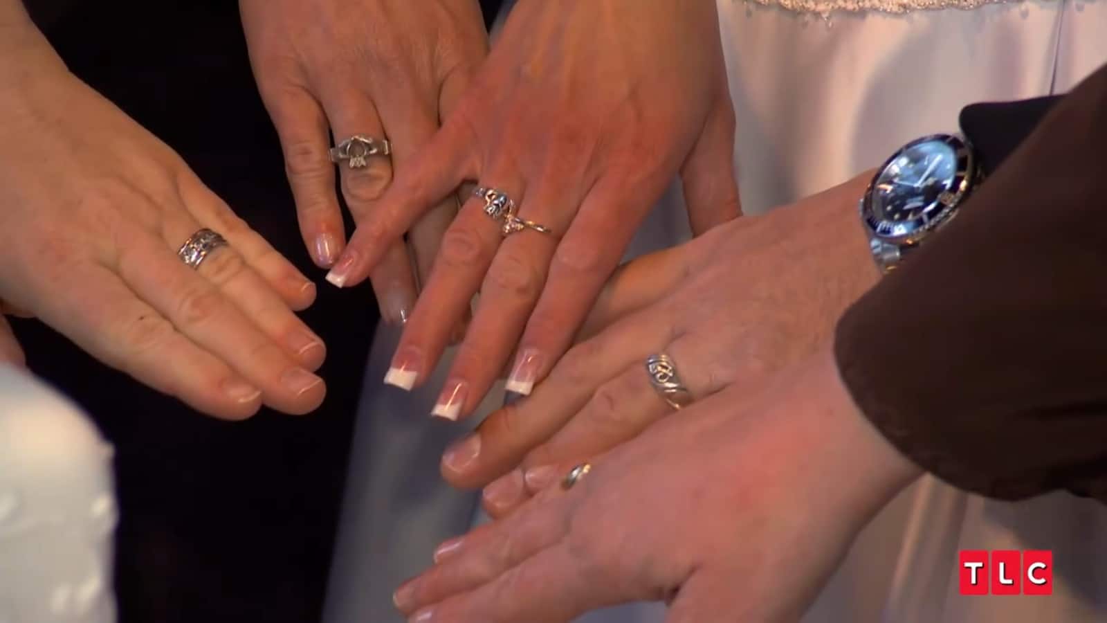 kody brown and his wives show off their rings on sister wives