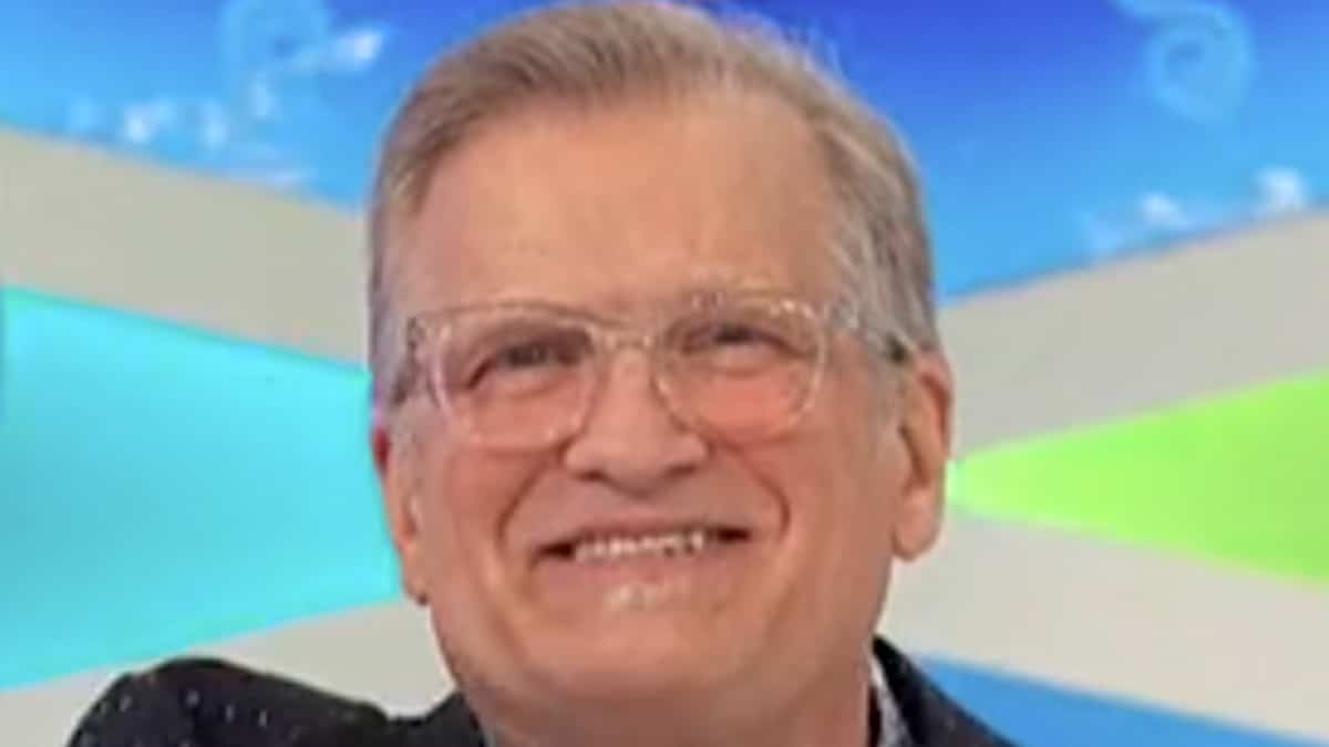 the price is right host drew carey face shot