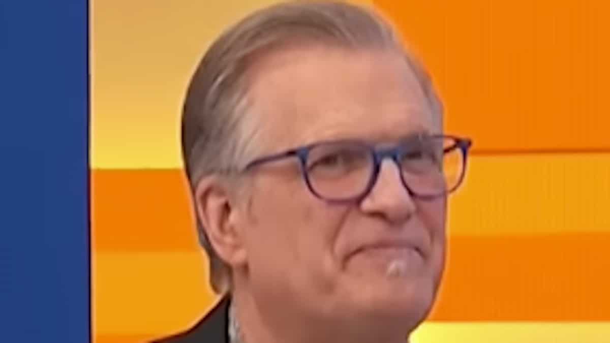 the price is right host drew carey face shot on cbs