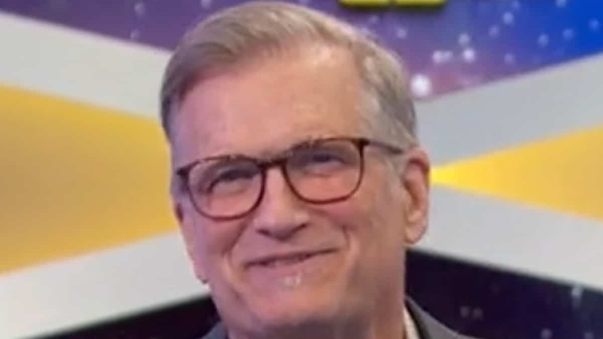 drew carey face shot from the price is right at night superfans episode