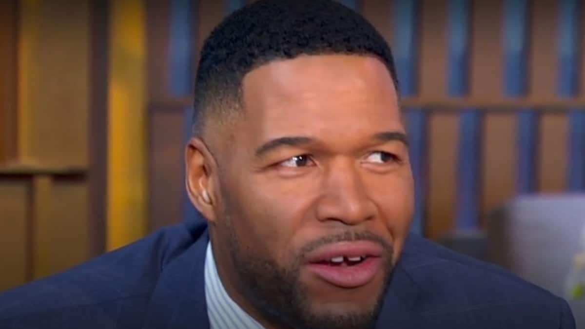 michael strahan face shot in good morning america on abc