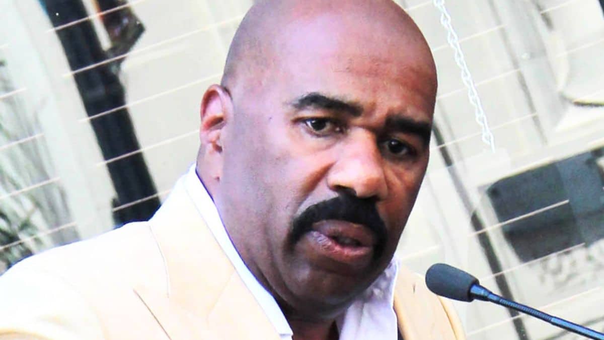 steve harvey receives his star on "The Hollywood Walk of Fame"