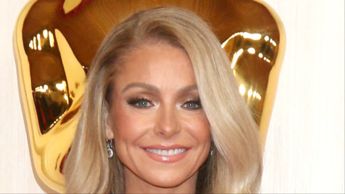 Kelly Ripa at the Academy Awards