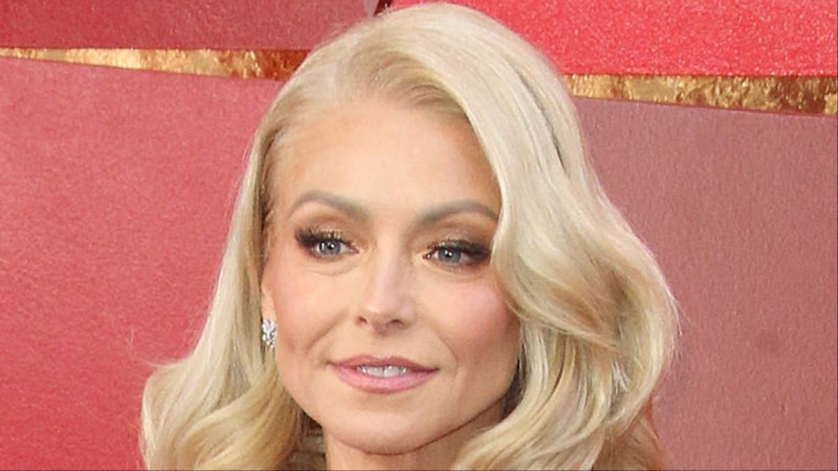 Kelly Ripa on a red carpet