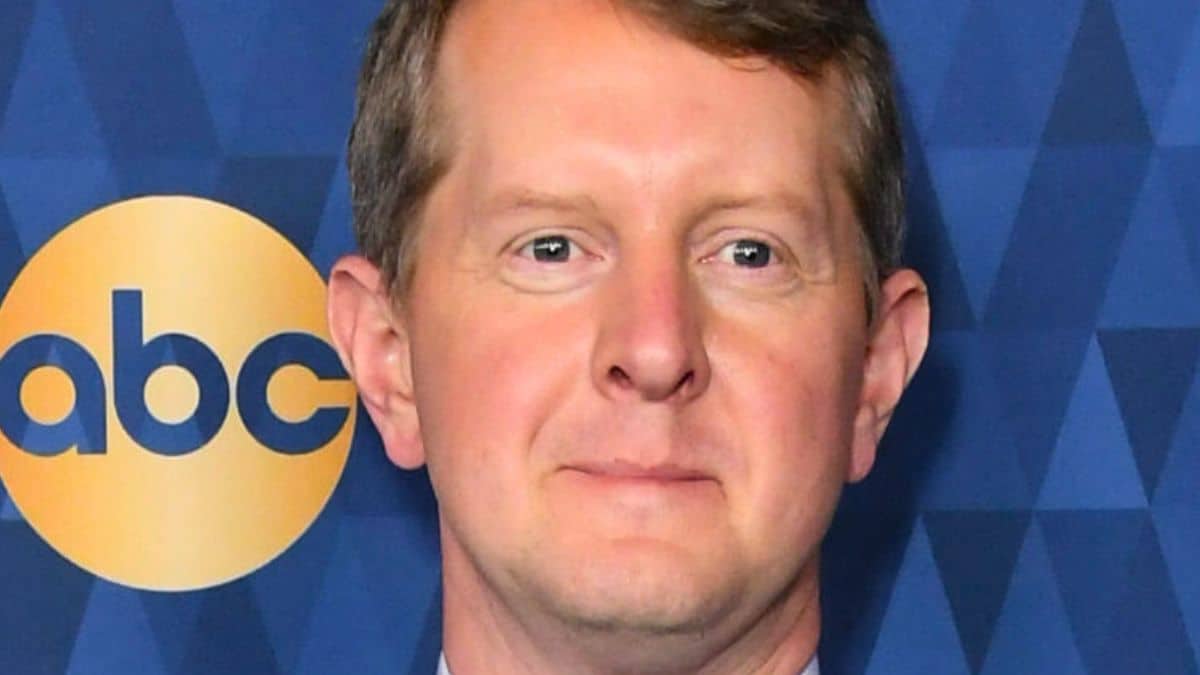 ken jennings poses on the red carpet at the Langham Huntington Hotel