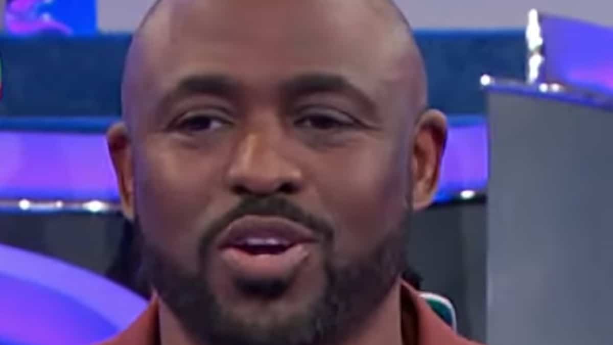 Foto de la cara de Wayne Brady como anfitrión de hagamos un trato en CBS