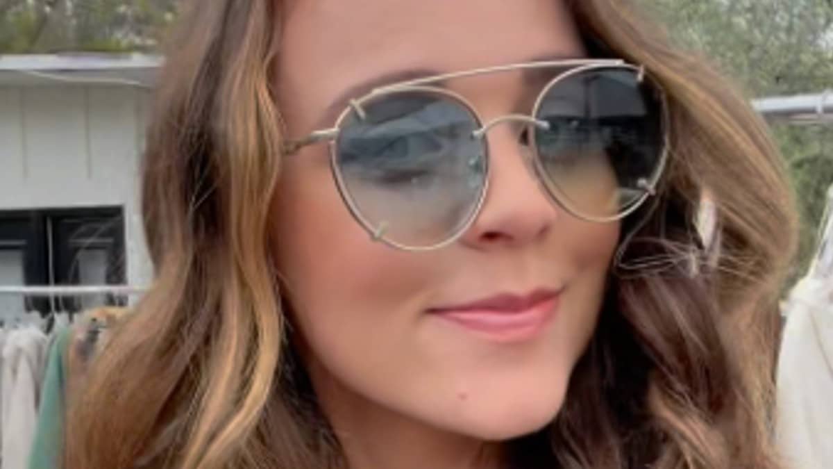 Jinger Duggar in sunglasses