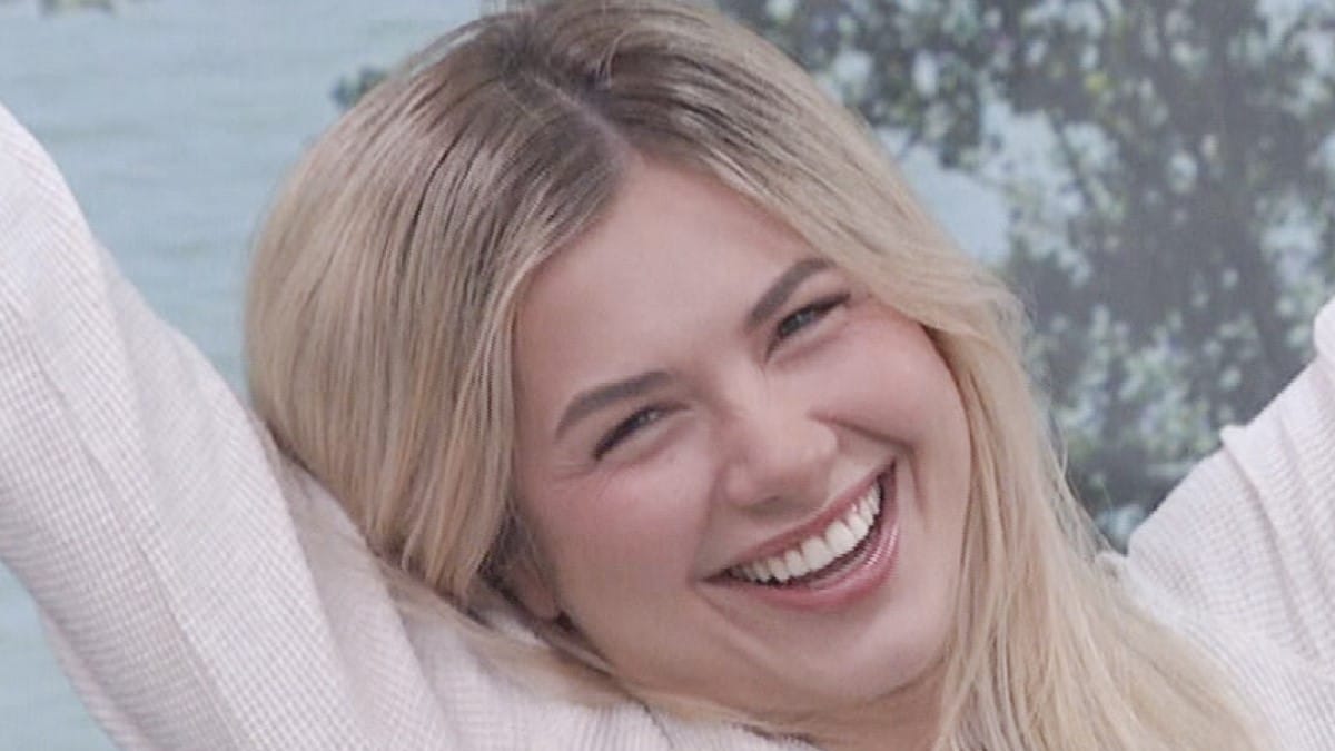 Leah Happy BB26