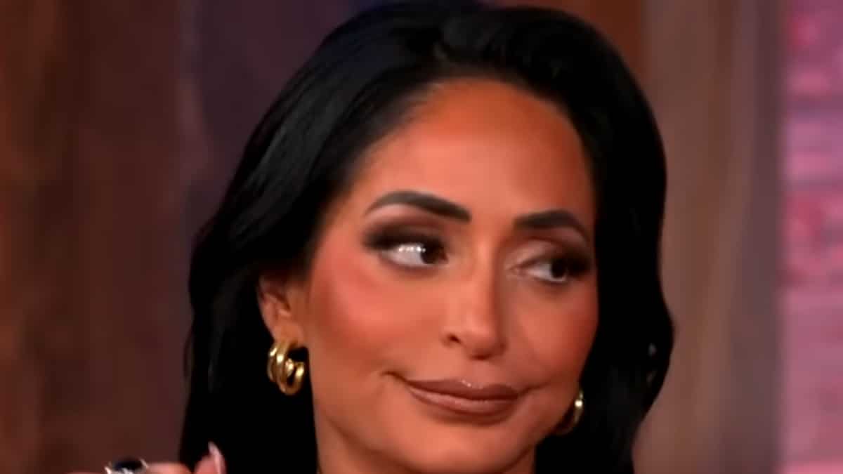 angelina pivarnick face shot from mtv jersey shore family vacation reunion