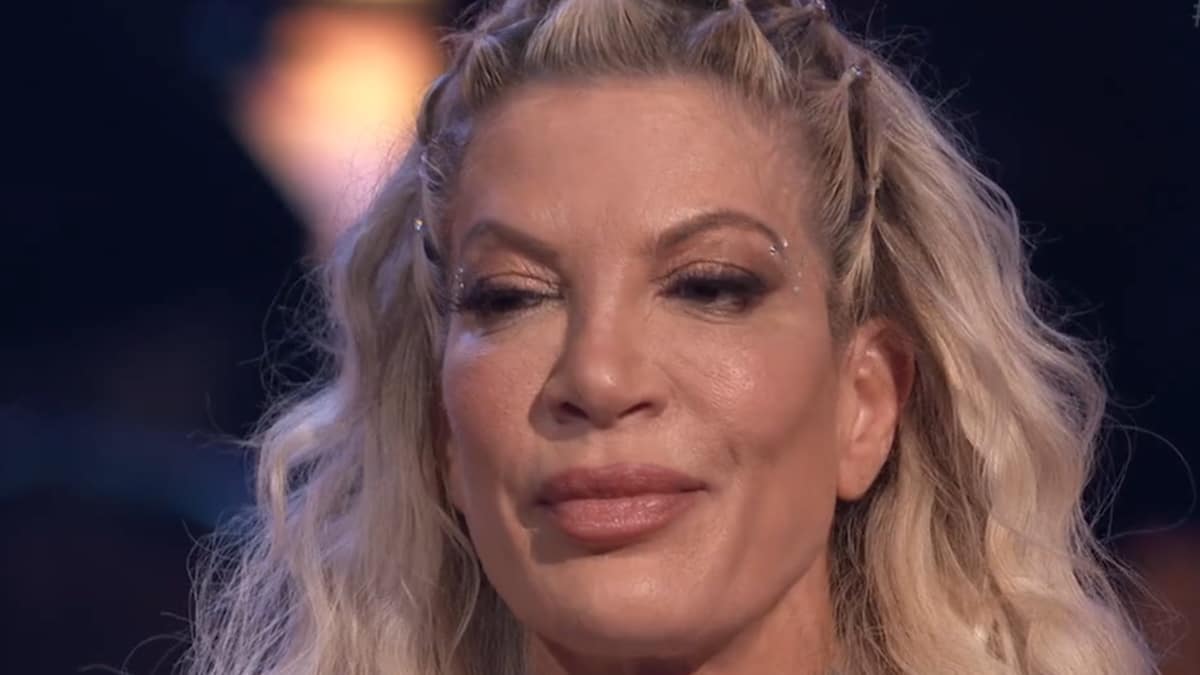 actress tori spelling face shot on dwts 33 on abc