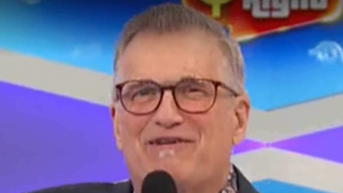 drew carey face shot as host of the price is right in 2024