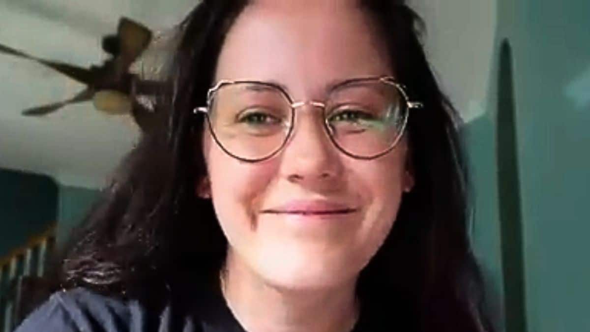 jenelle evans records a vlog on youtube