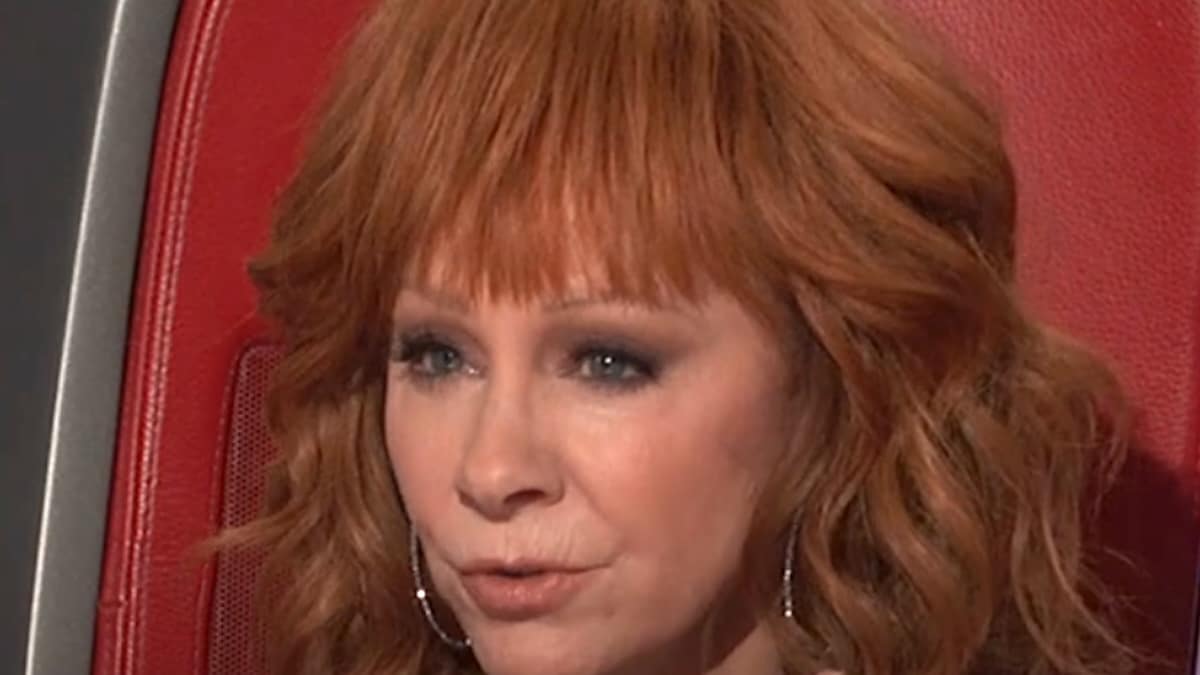 the voice coach reba mcentire face shot during season 26