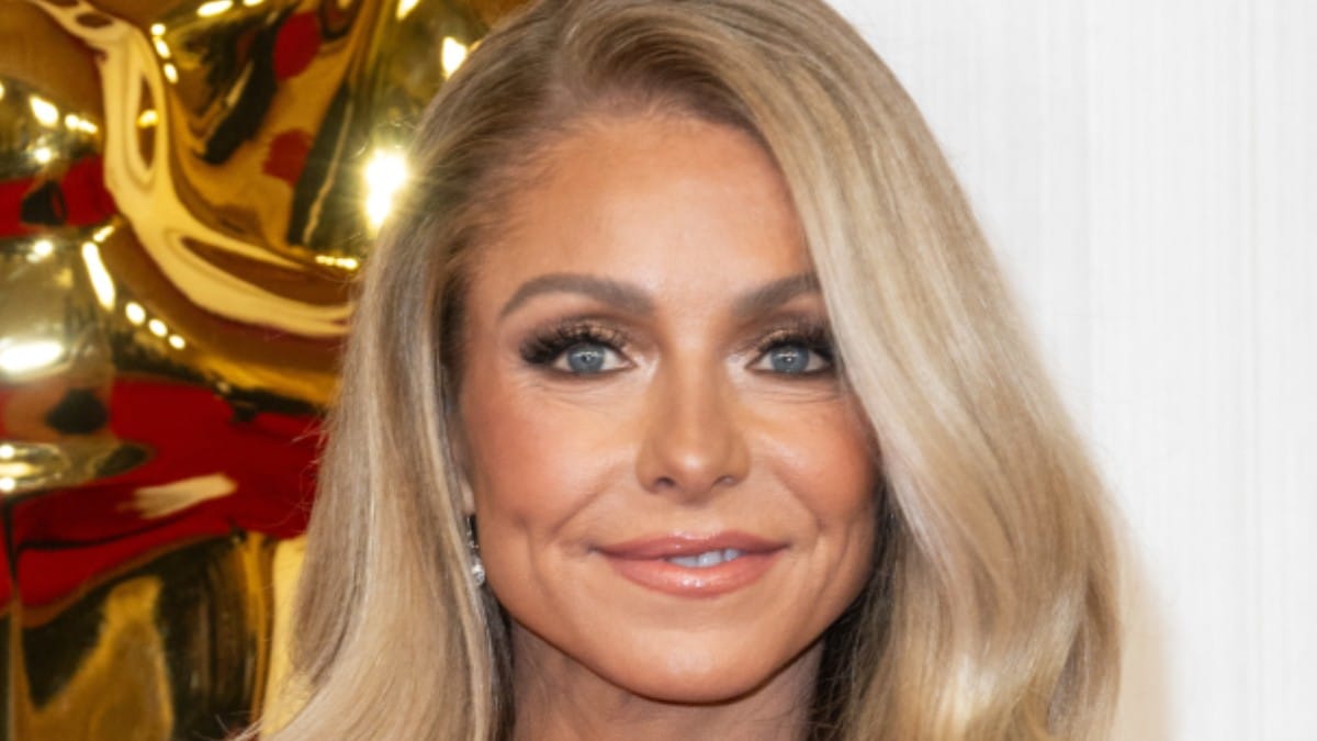 Kelly Ripa on the Oscars red carpet