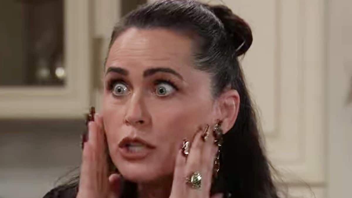 Rena Sofer as Lois on General Hospital