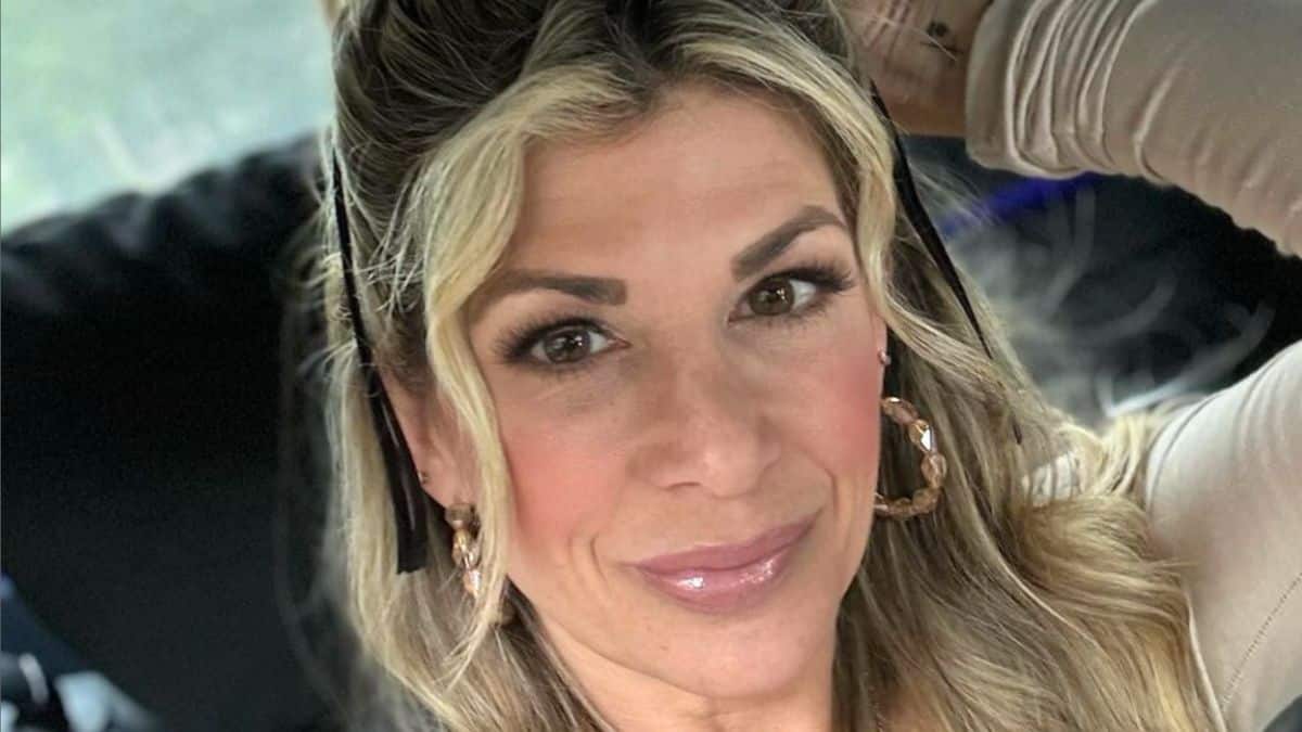 Alexis Bellino Instagram selfie