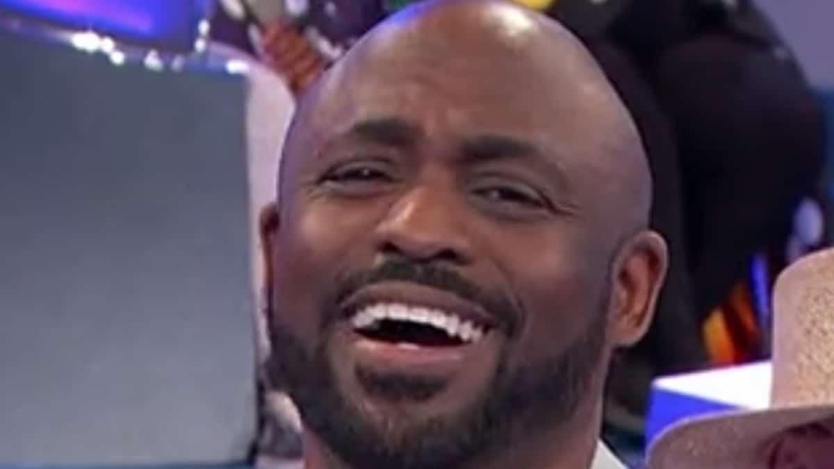 wayne brady laughs during lets make a deal game