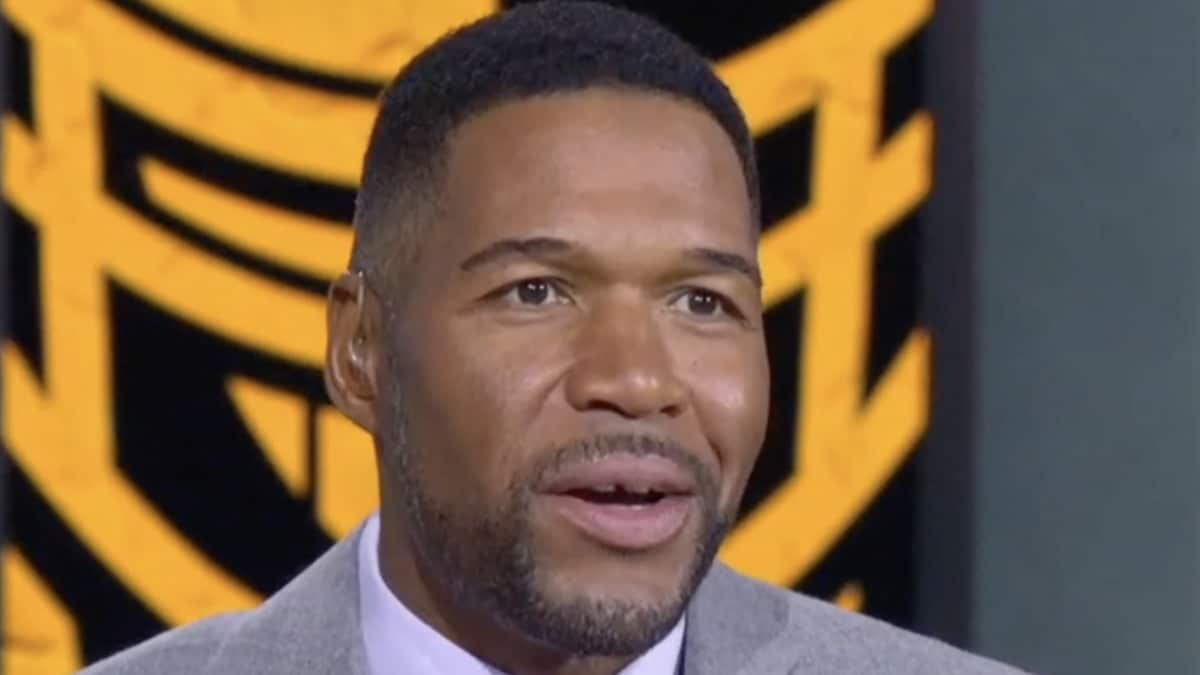 michael strahan face shot on fox nfl sunday on november 17 episode