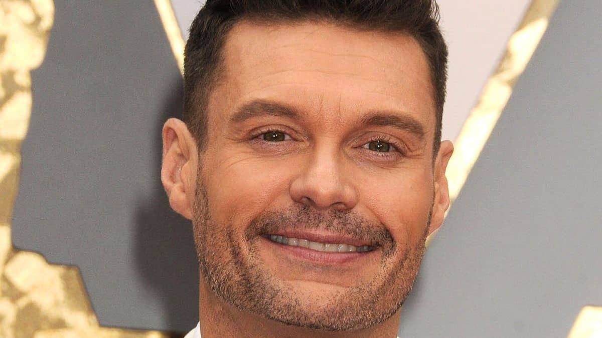 ryan seacrest poses at the 89th Annual Academy Awards (Oscars)