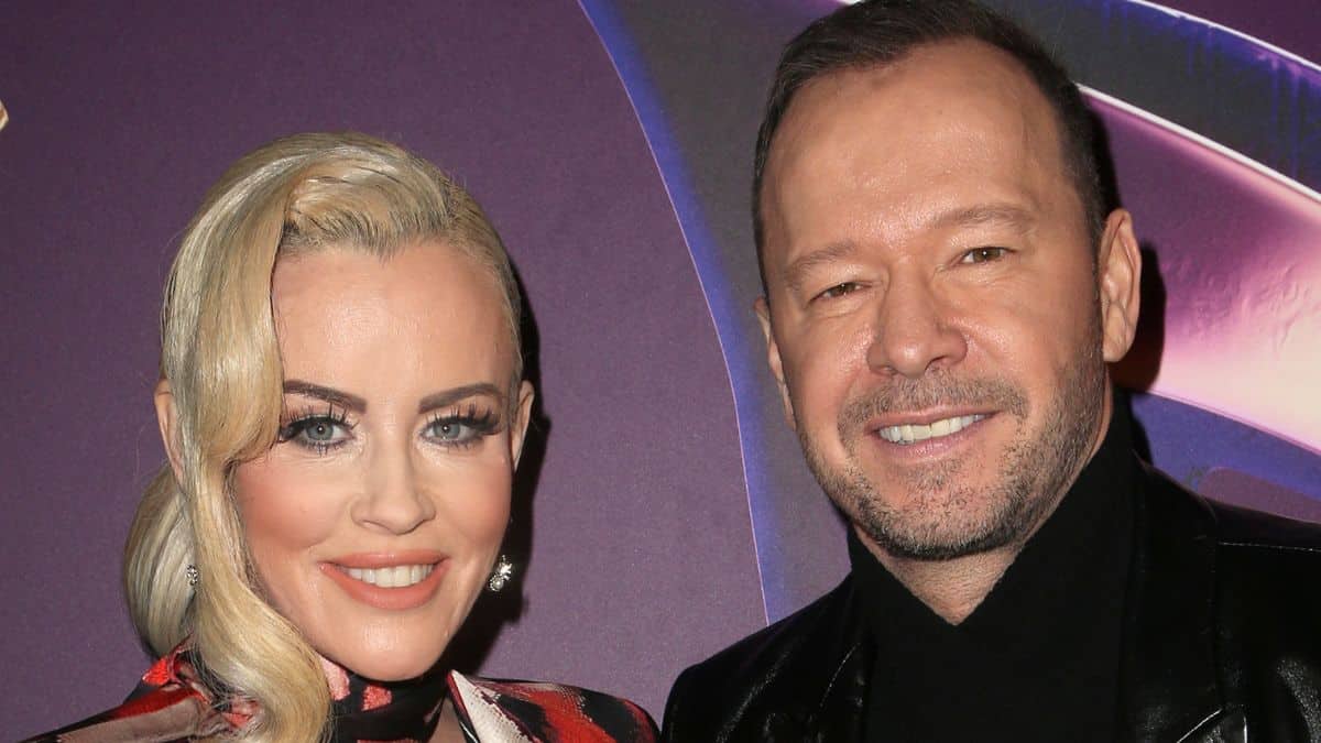 Jenny McCarthy and Donnie Wahlberg on the red carpet.