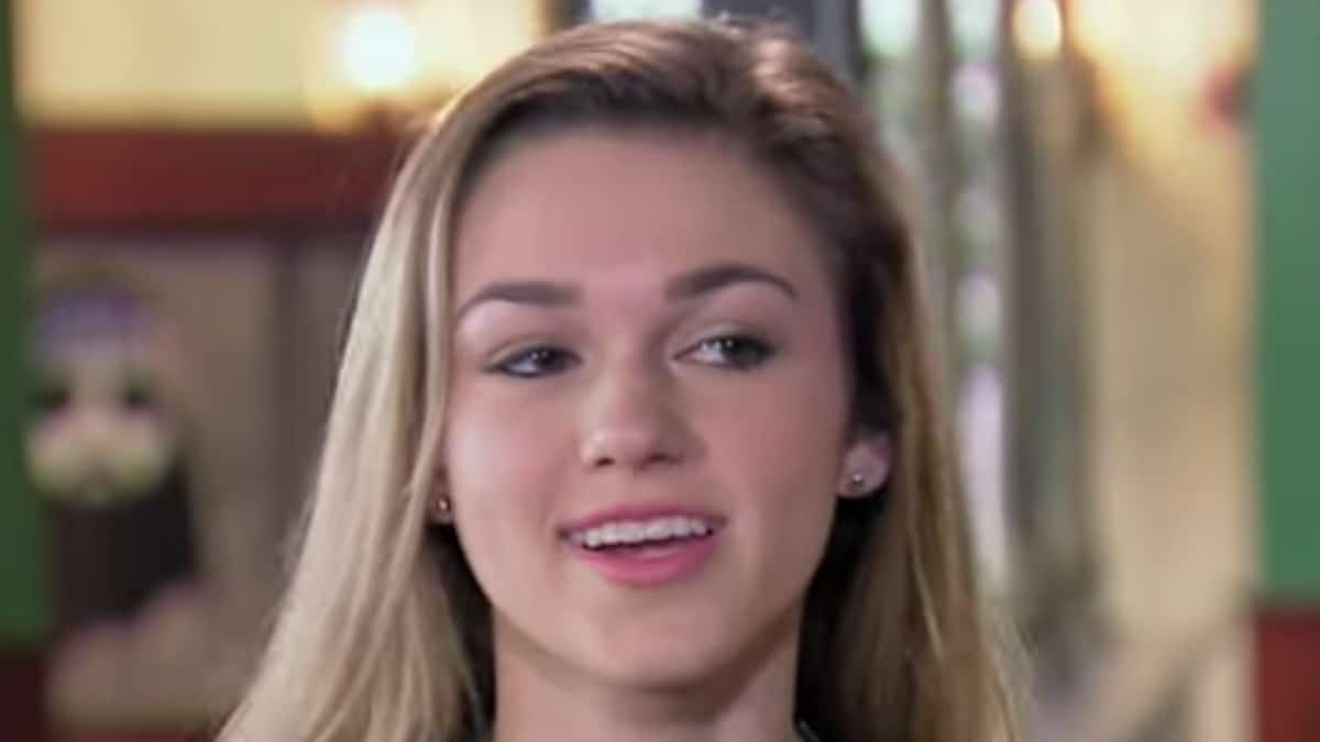 Sadie Robertson in a Duck Dynasty confessional.