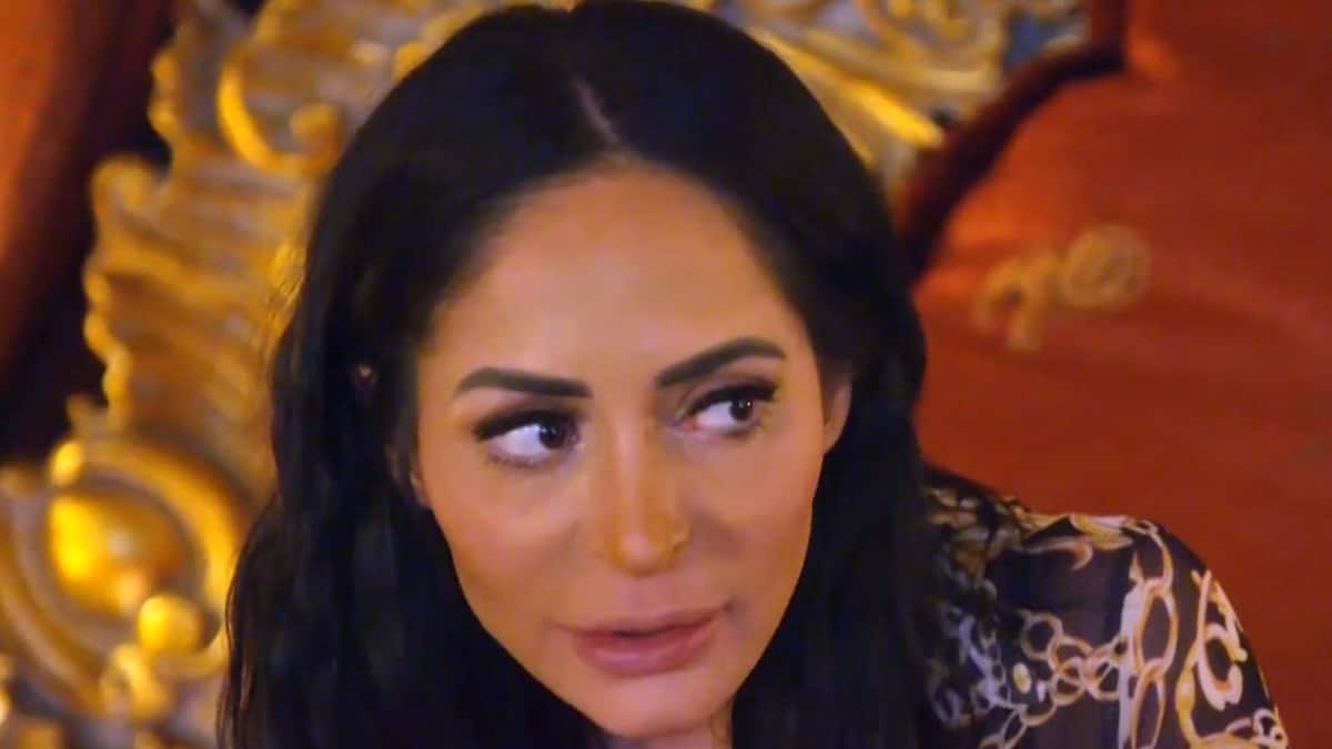 angelina pivarnick face shot from jersey shore family vacation season 7