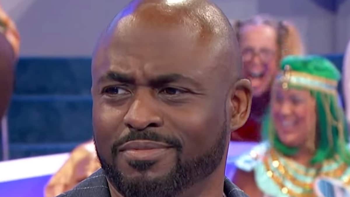 lets make a deal host wayne brady face shot from cbs episode