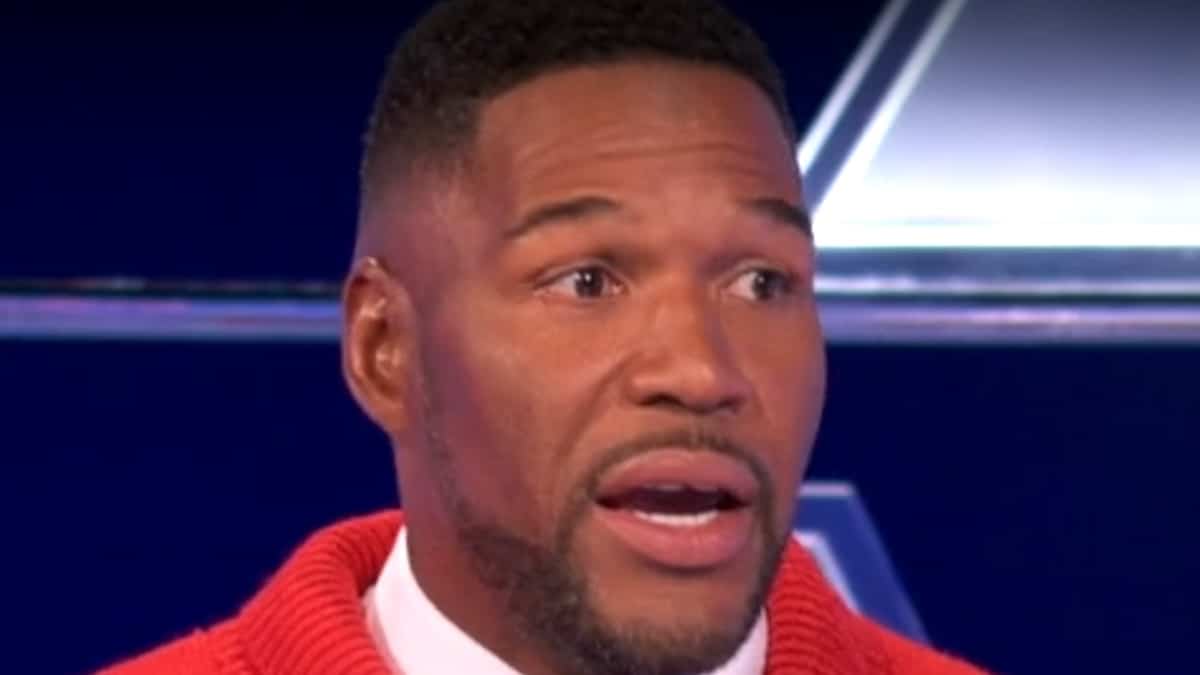 the 100000 pyramid host michael strahan