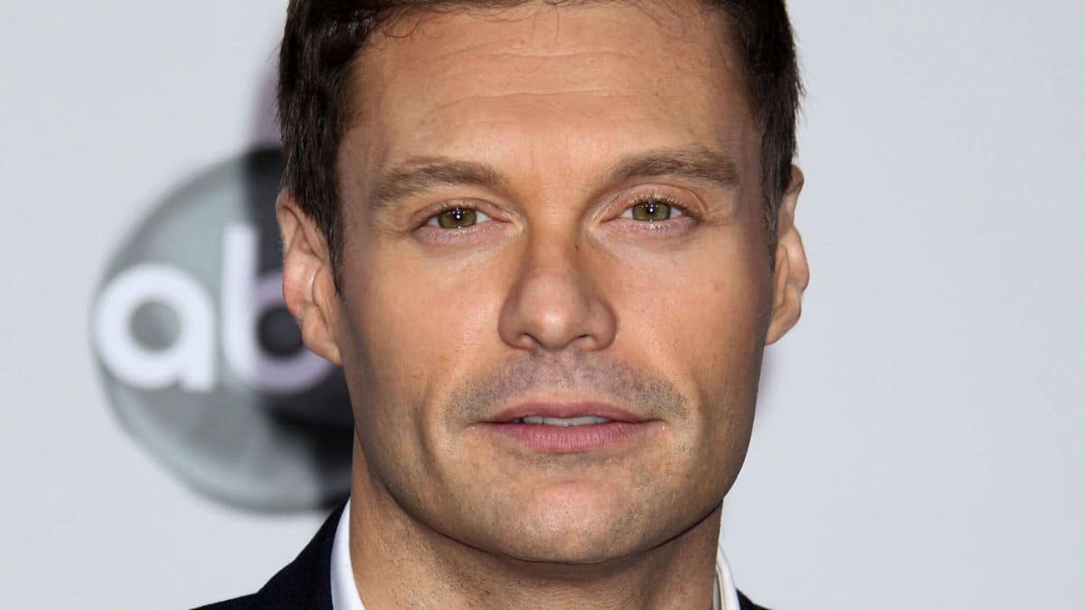 ryan seacrest at the 40th Anniversary American Music Awards held at Nokia Theatre L.A. Live