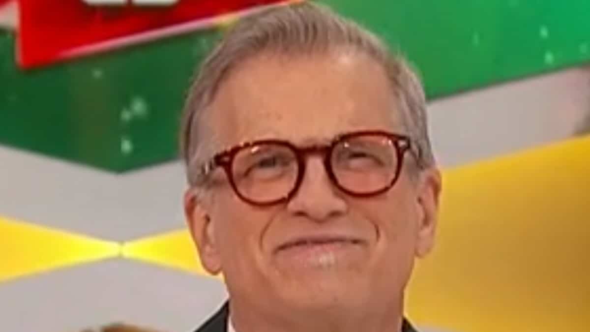 the price is right host drew carey face shot during holiday episode in 2024