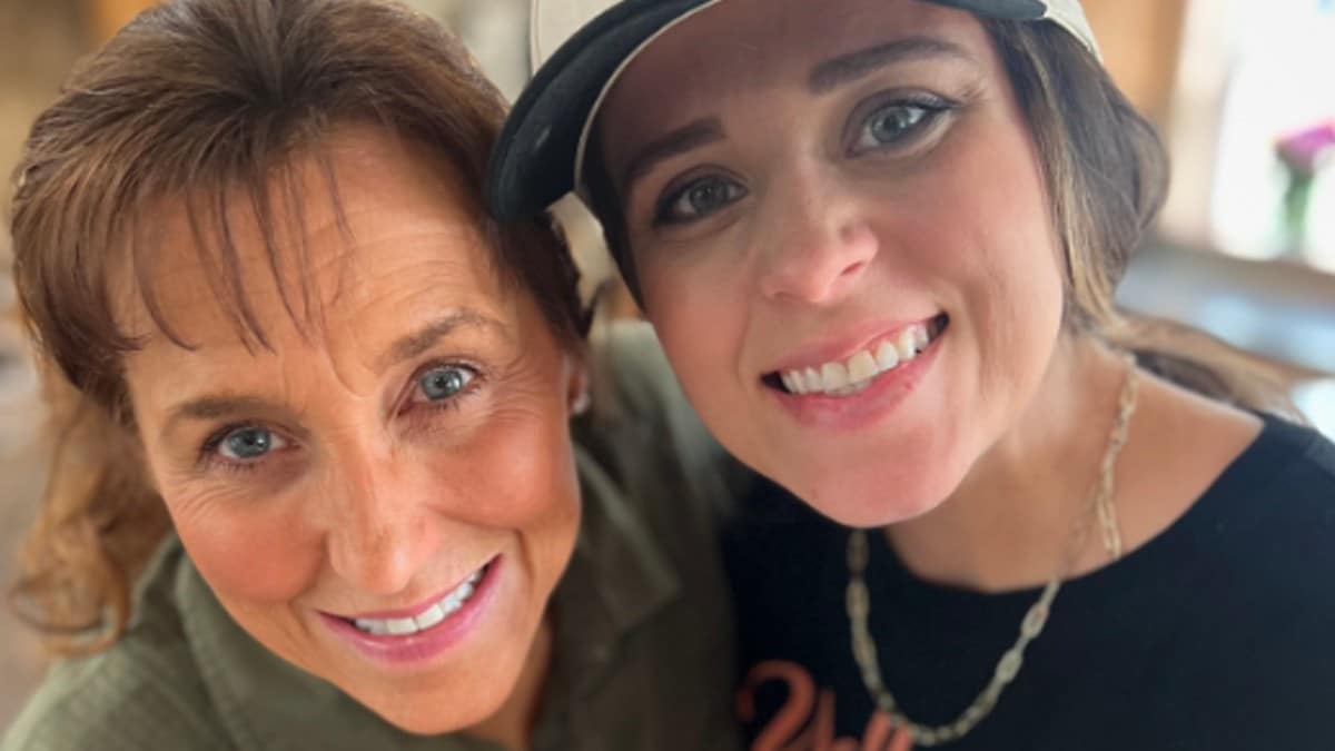 Michelle and Jinger Duggar selfie.