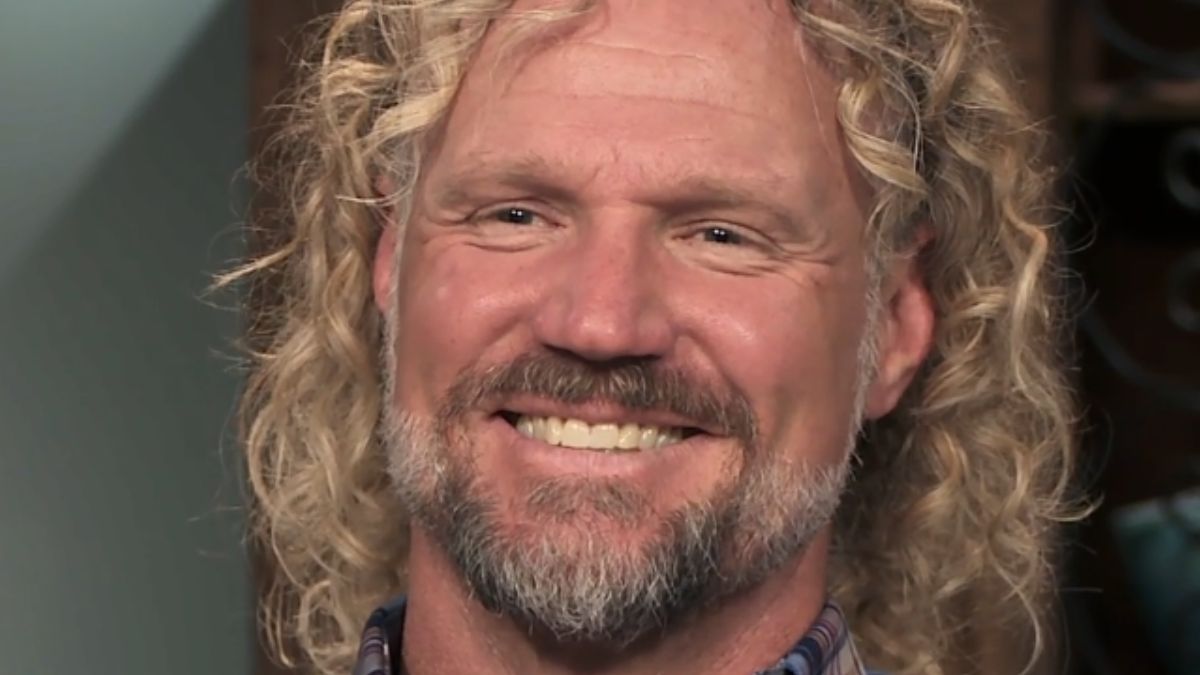 kody brown smiles during a sister wives confessional