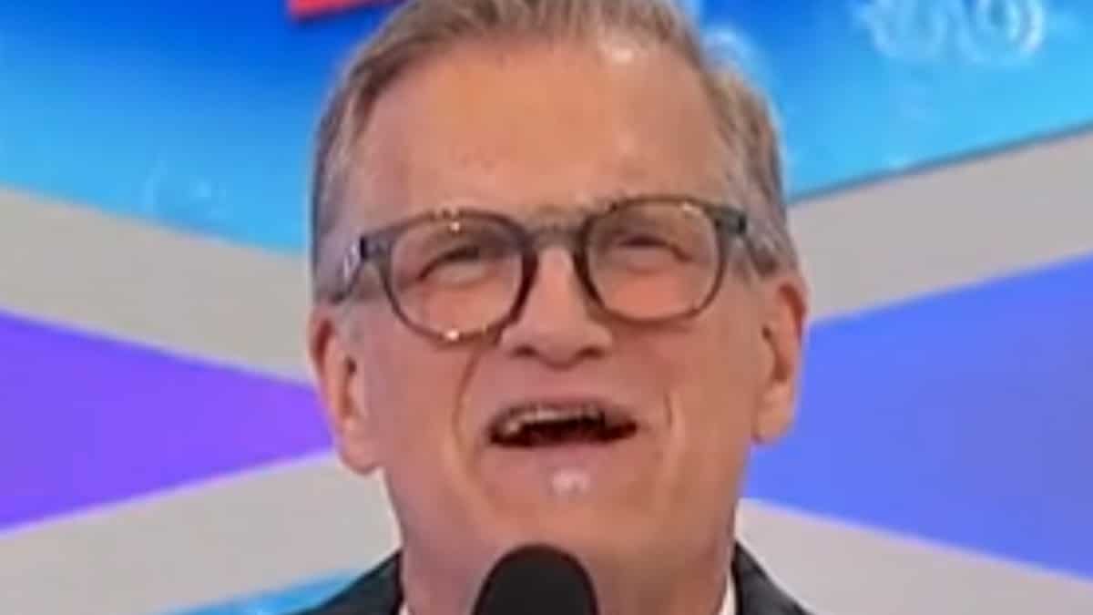 the price is right host drew carey face shot